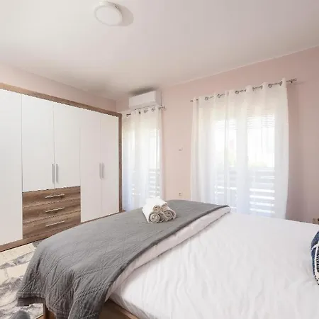 Nyaraló Mjesto Gdje Pocinje Savrsen Odmor Udobna Kuca Za Nezaboravne Dane Ispunjene Mirom I Srecom Zára