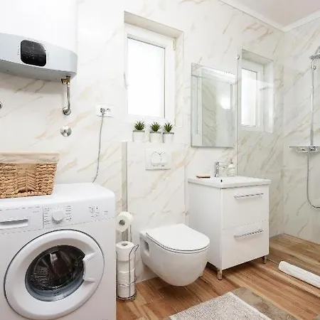 Mjesto Gdje Pocinje Savrsen Odmor Udobna Kuca Za Nezaboravne Dane Ispunjene Mirom I Srecom *