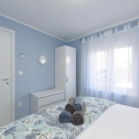 Mjesto Gdje Pocinje Savrsen Odmor Udobna Kuca Za Nezaboravne Dane Ispunjene Mirom I Srecom Zára