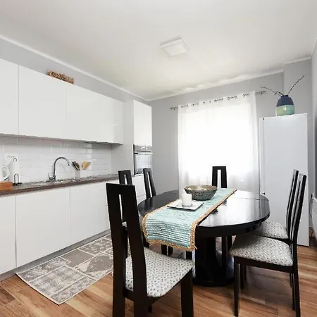 Mjesto Gdje Pocinje Savrsen Odmor Udobna Kuca Za Nezaboravne Dane Ispunjene Mirom I Srecom Nyaraló