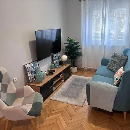 Mjesto Gdje Pocinje Savrsen Odmor Udobna Kuca Za Nezaboravne Dane Ispunjene Mirom I Srecom Zára